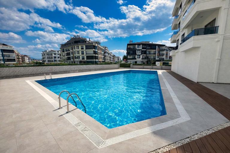 Akçay'da Satılık Site İçerisinde, Havuzlu, Güvenlikli ve Kapalı Otoparklı Daire
