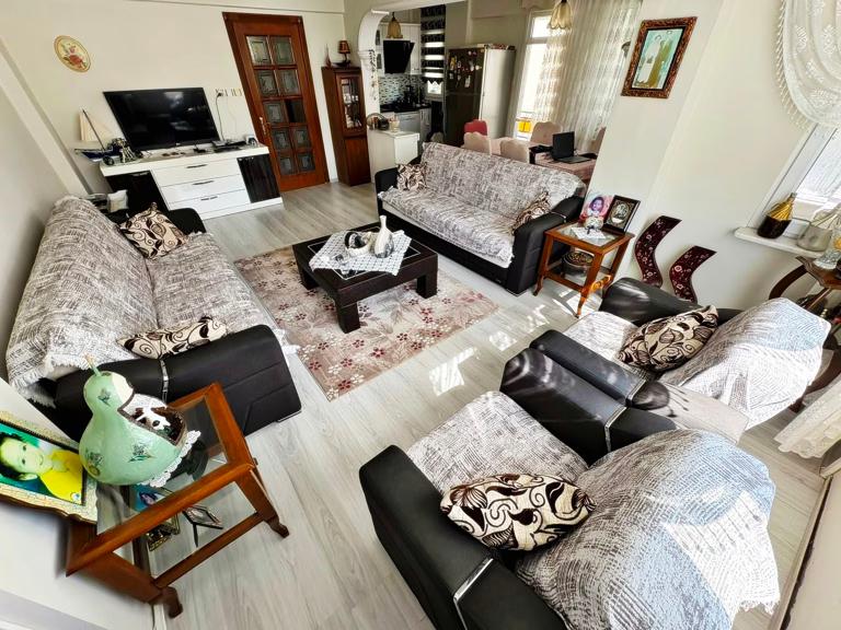 İkizçay'da Satılık 2+1 ve Daire Denize 150 Metre Üç Balkonlu