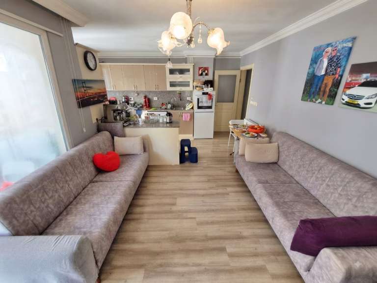 Altınkum'da Satılık 2+1 ve Daire Sahile Yakın Geniş Balkonlu