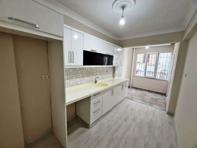 Sarıkız Mahallesi'nde İskânlı, Doğalgazlı, 1. Kat ve 30.000 TL Kira Getirili 2+1 Daire