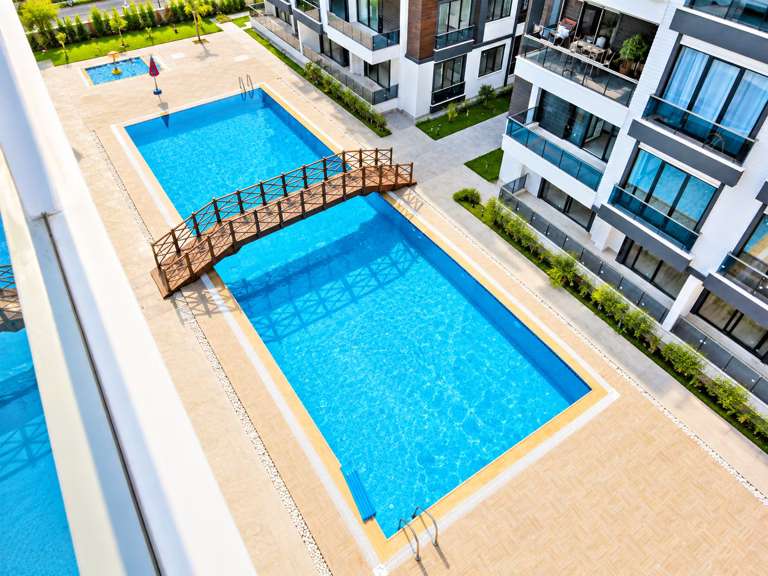 Altınkum'da Satılık 1+1 ve Daire Doğalgazlı Ara Kat Asansörlü