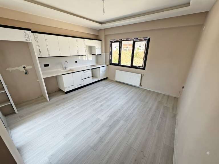 Hamidiye'de Satılık 1+1 ve Daire Merkezi Konumlu Doğalgazlı