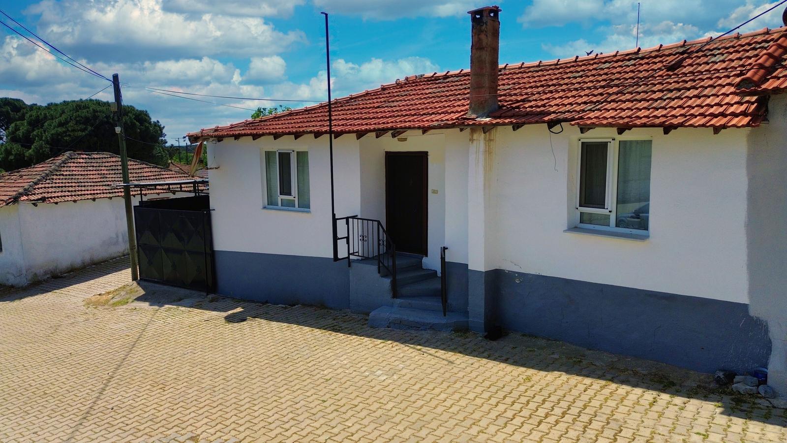 Yaylaönü'nde Satılık Müstakil Köy Evi, Geniş Bahçeli, Merkeze Yakın
