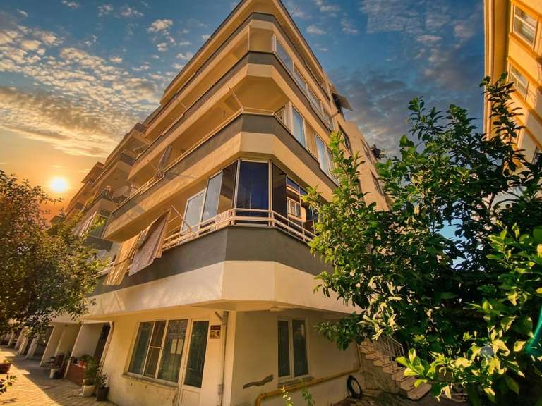 Altınkum'da Satılık 2+1 Daire, Denize Yakın, Çift Kapalı Balkonlu