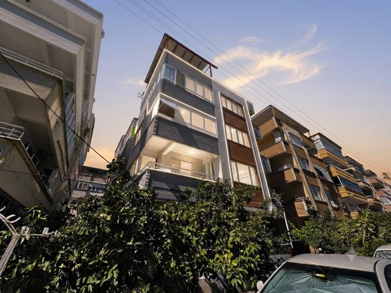 Sarıkız'da Satılık 2+1 Daire, Denize Yakın, Kombili, Geniş Balkonlu
