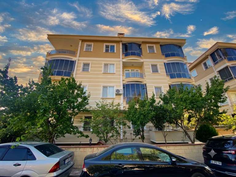 Altınkum'da Kiralık 1+1 Daire, Denize Yakın, Çift Balkonlu Kombili