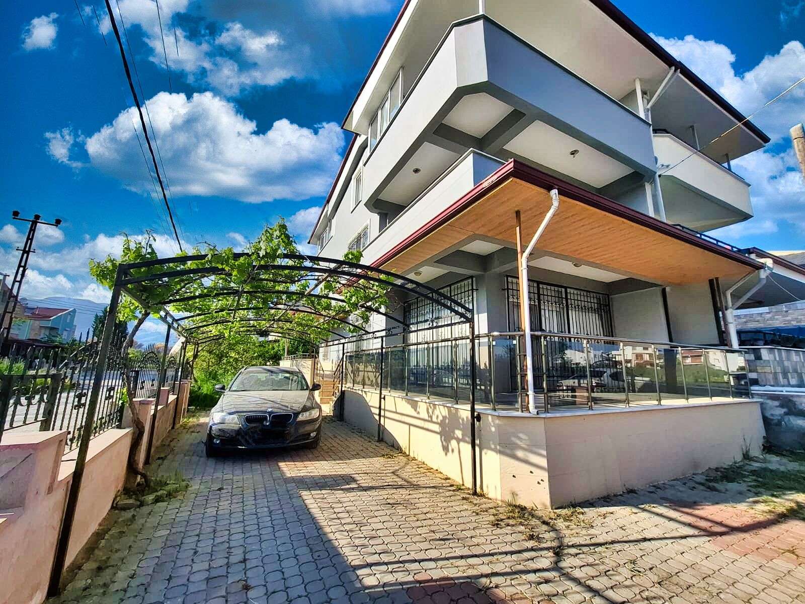 Tahtakuşlar'da Satılık 6+1 Villa Denize Yakın Manzaralı