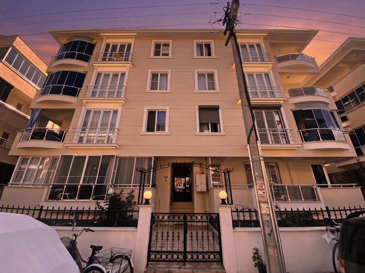 Altınkum'da Kiralık 2+1 Daire, Denize Yakın, Çift Balkonlu