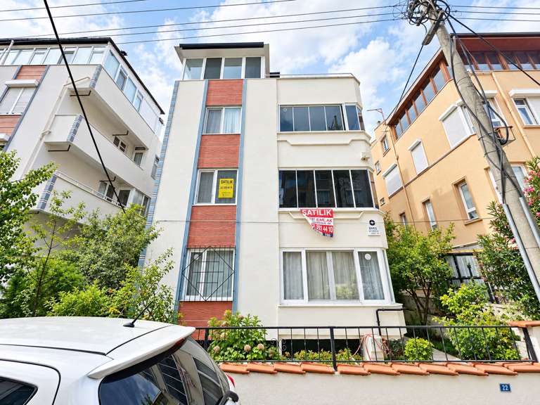 Altınkum'da Satılık 2+1 ve Daire Doğalgazlı Ara Kat Balkonlu