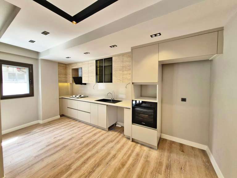 Hamidiye'de Satılık 2+1 Daire, Merkezi Konumda, Geniş Balkonlu